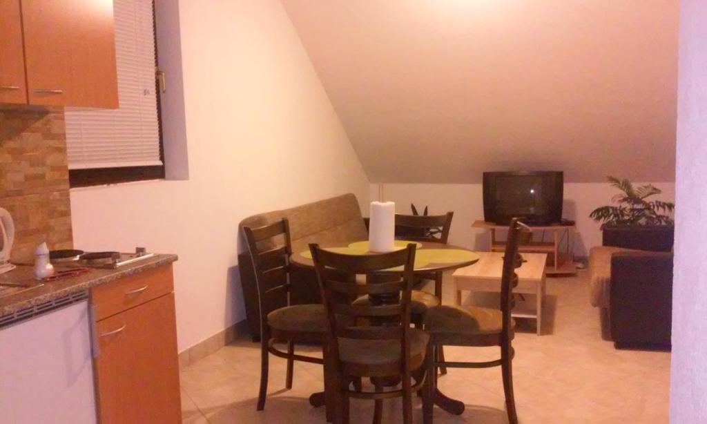 Apartment Laura Gračac Eksteriør billede