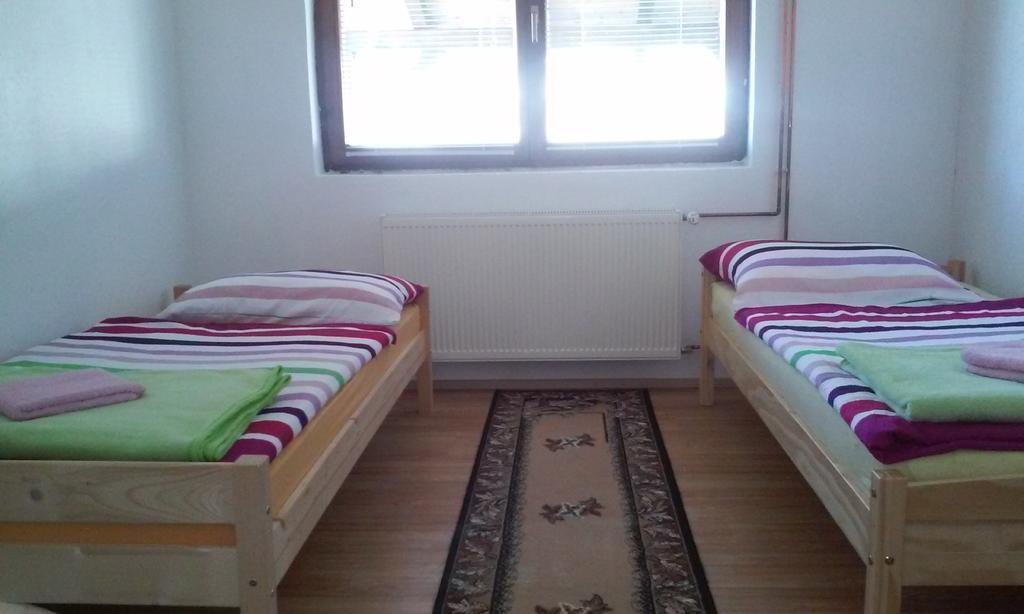 Apartment Laura Gračac Eksteriør billede