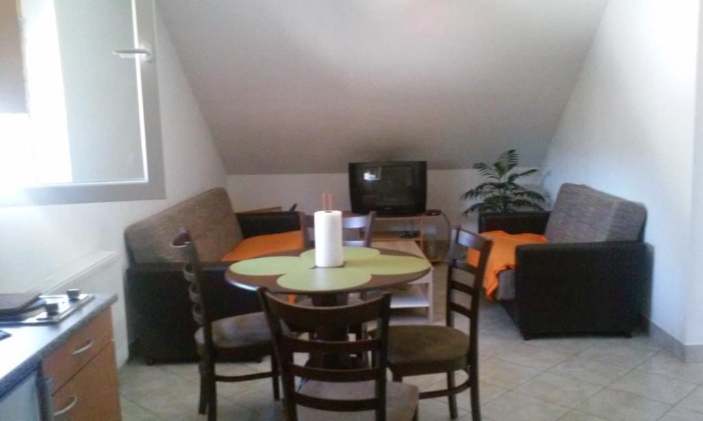 Apartment Laura Gračac Eksteriør billede